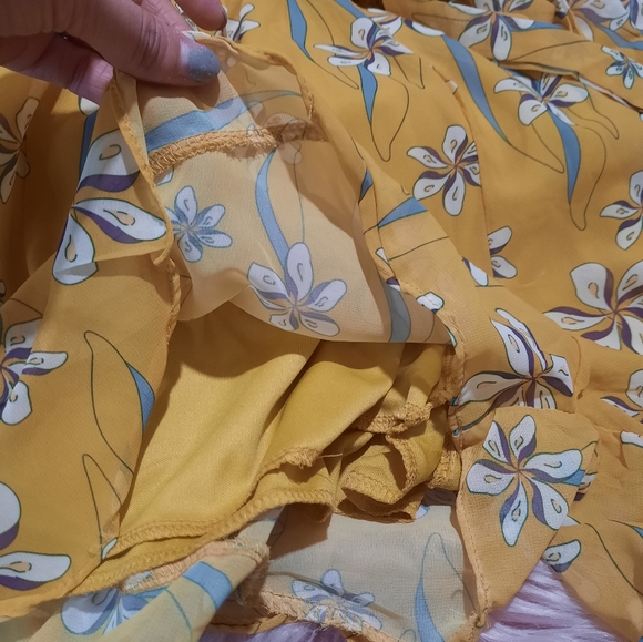 Air space mustard floral romper size small - Picture 4 of 4